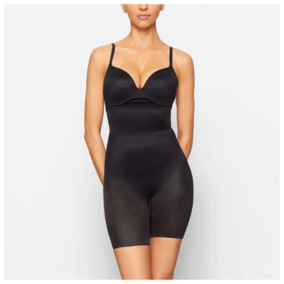Skims Women's Black Barely There Mid Thigh Short Shapewear Size Large - Picture 1 of 13